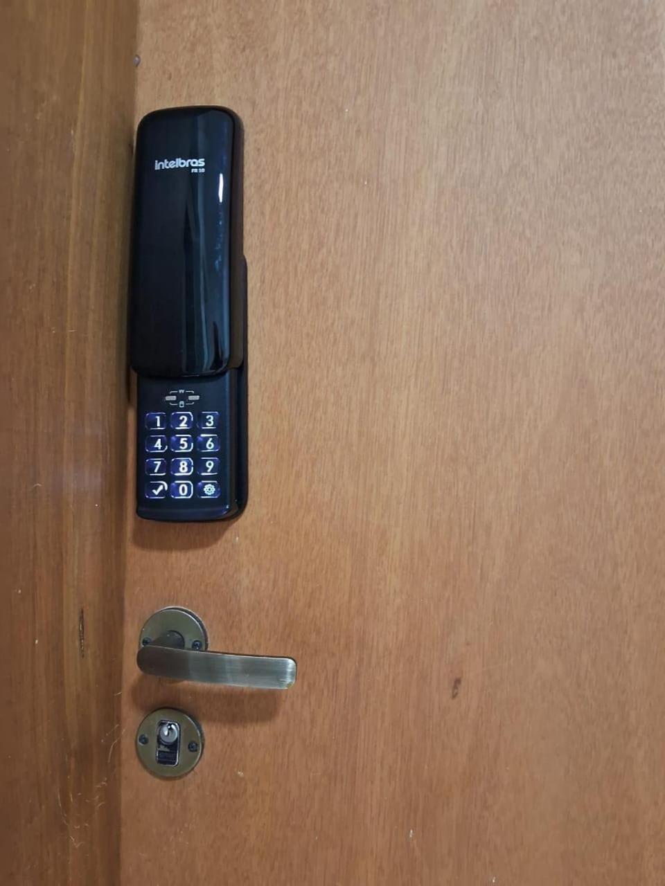 Bem No Centro, Cozinha Completa, Varanda E Garagem Poços de Caldas Exterior foto